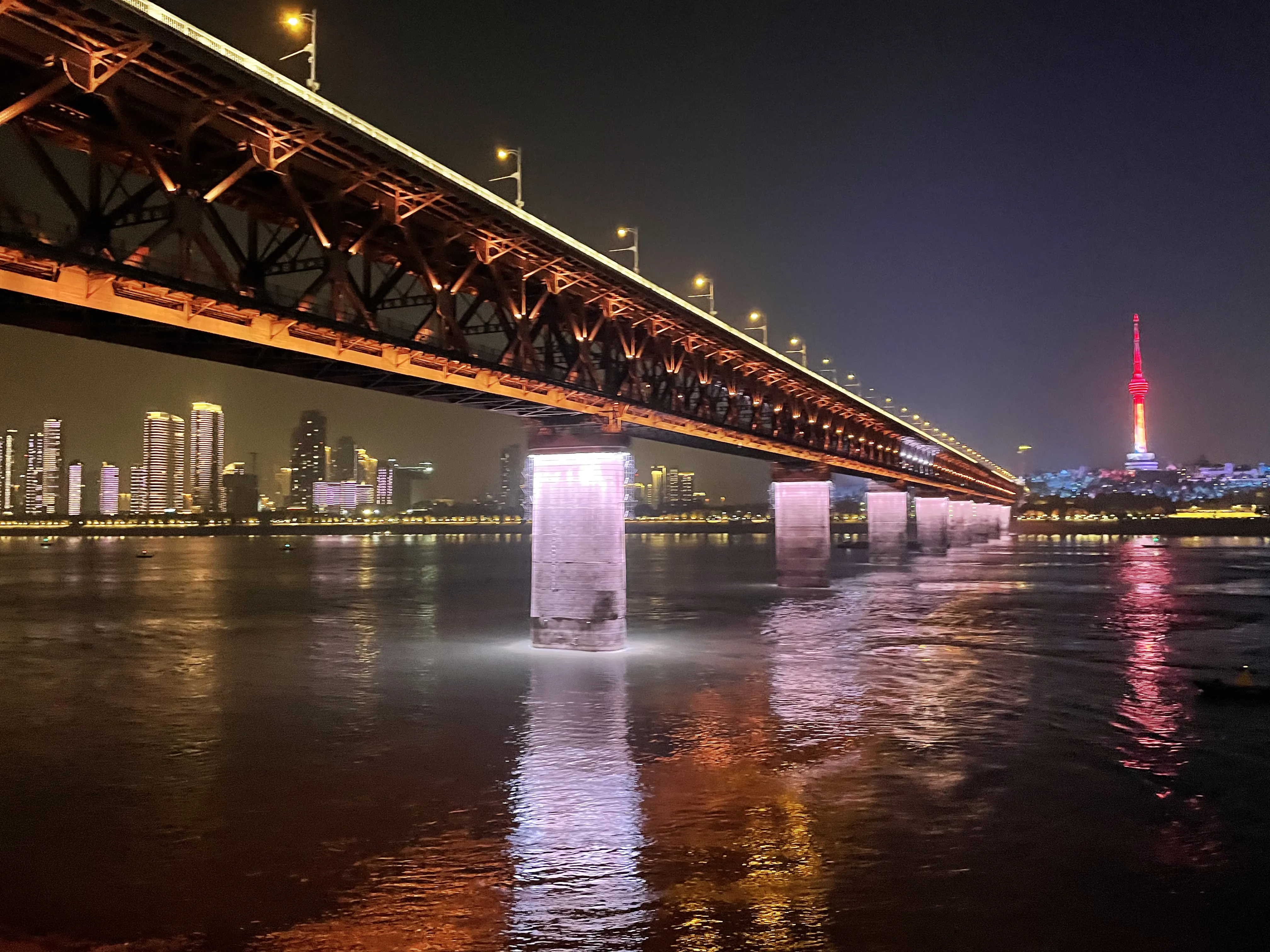 二〇二五 · 思想切片 https://assets.zouht.com/img/blog/4164-02.webp